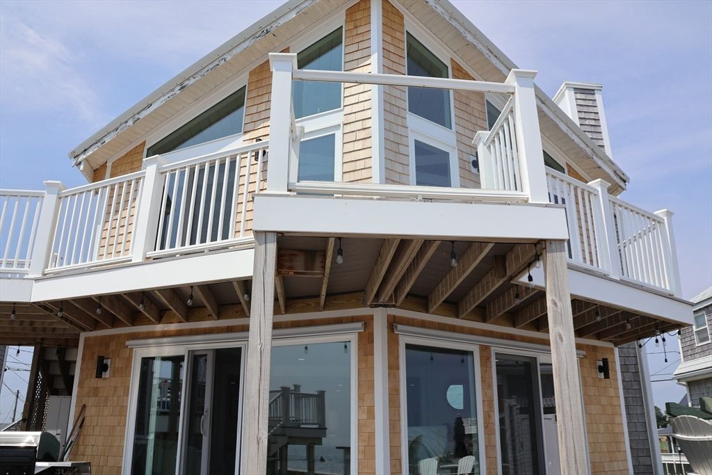 Exterior, Facade, None