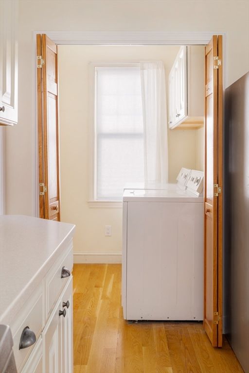 Interior, Washer, Wood Texture Flooring