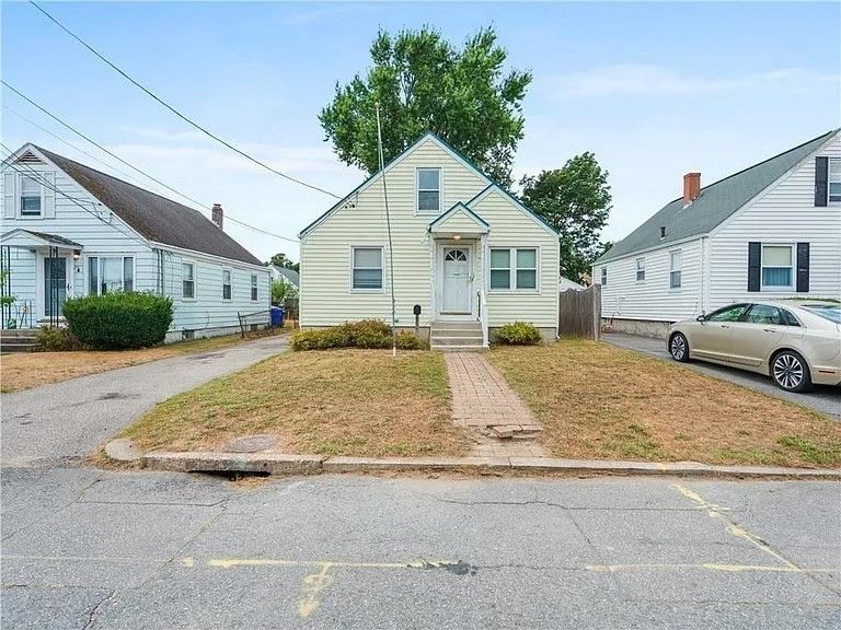 Exterior, Facade, Cape Cod