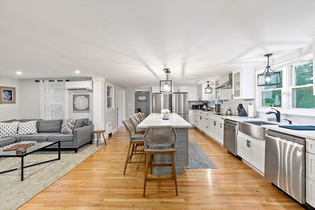 Dining room, Interior, Kitchen, Living room, Pendant Lights, Recessed Lighting, Stainless Steel Appliances, Wood Texture Flooring