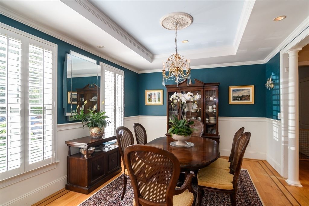 Chandelier, Dining room, Interior, Recessed Lighting, Wood Texture Flooring