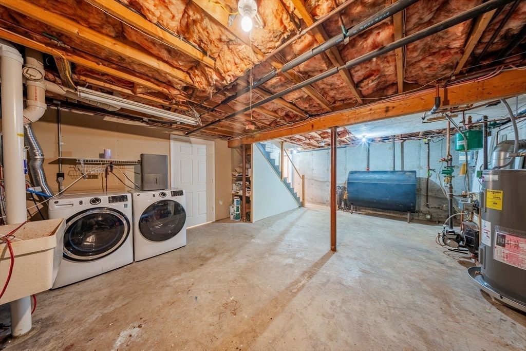 Interior, Washer, Wooden Beams