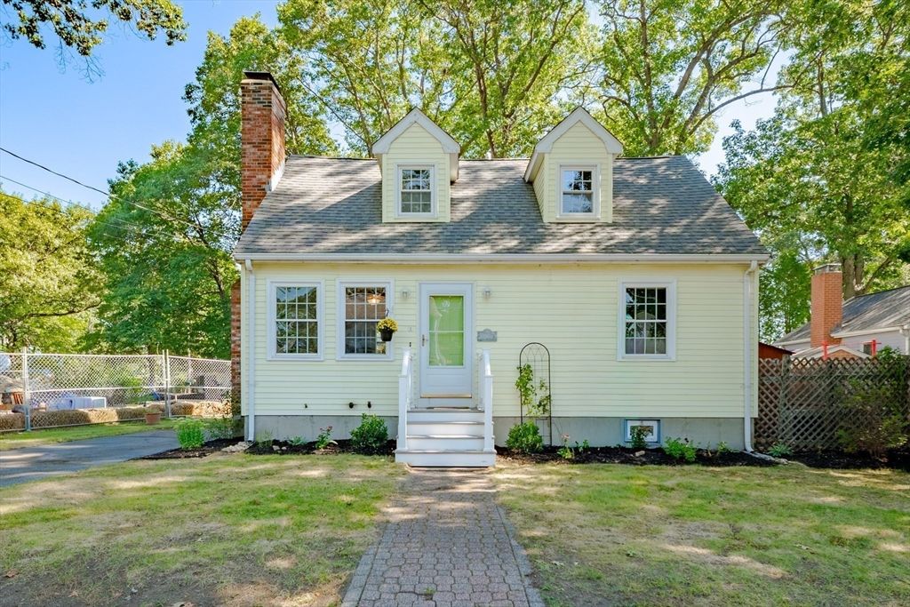 Exterior, Facade, Cape Cod