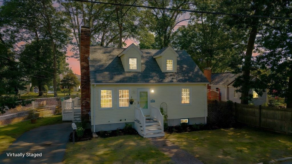 Exterior, Facade, Cape Cod