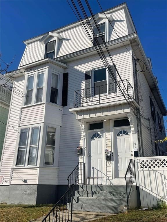 Exterior, Facade, Queen Anne Victorian