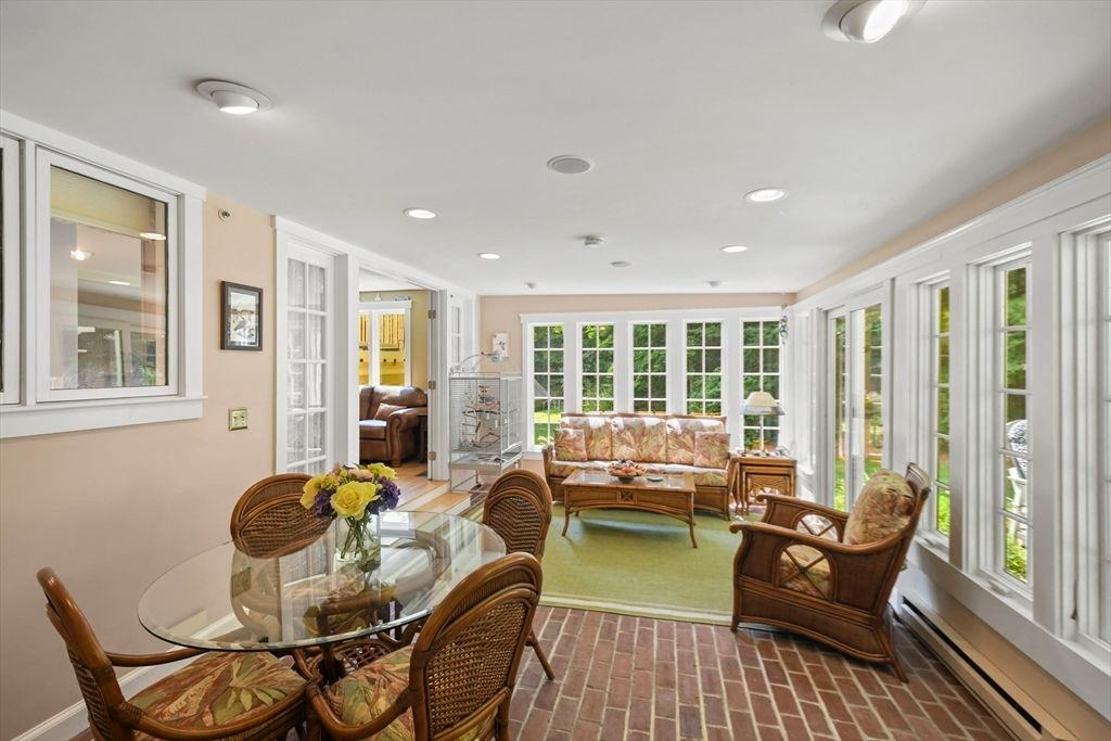 Dining room, Interior, Living room, Recessed Lighting