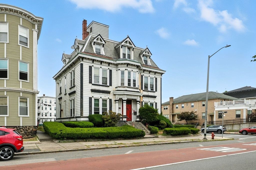 Exterior, Facade, Queen Anne Victorian