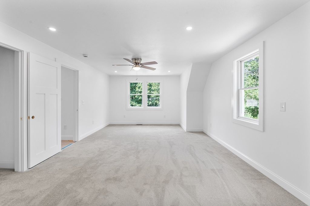 Empty room, Interior, Recessed Lighting
