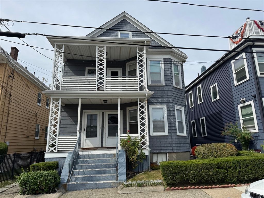 Exterior, Facade, Queen Anne Victorian