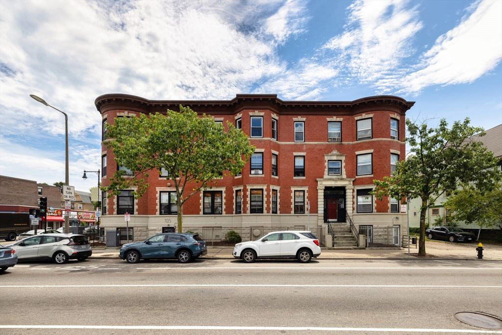 Exterior, Facade, Brick Facade, Rowhouse