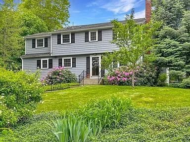 Backyard, Exterior, Facade, Raised Ranch