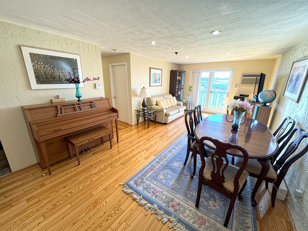 Dining room, Interior, Living room, Piano, Recessed Lighting, Wood Texture Flooring
