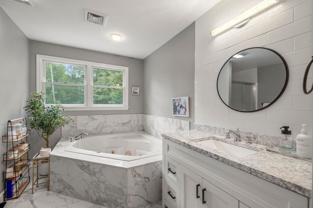 Bathroom, Interior, Marble, Recessed Lighting
