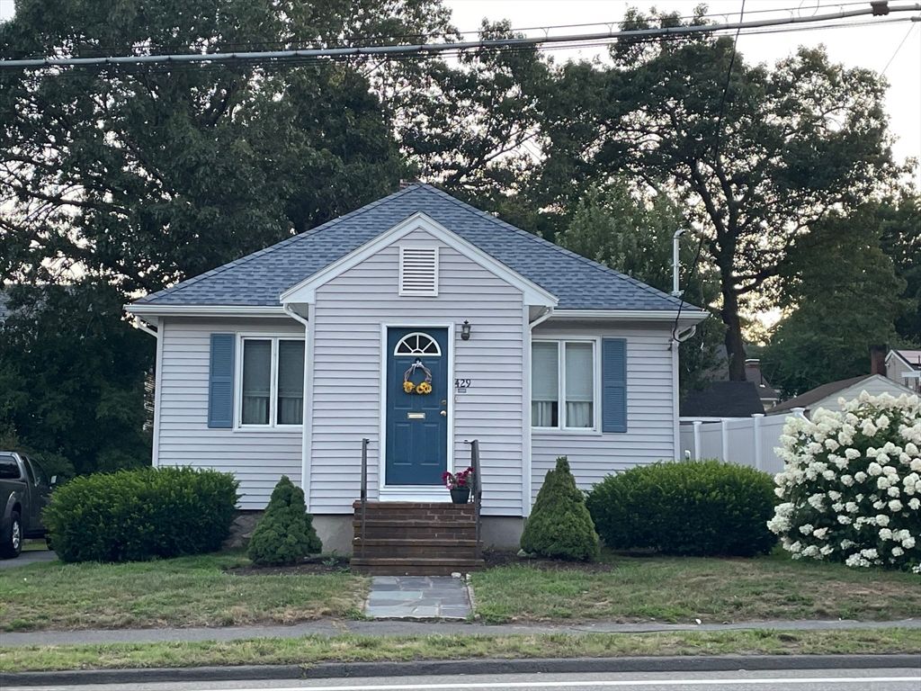 Exterior, Facade, Cape Cod