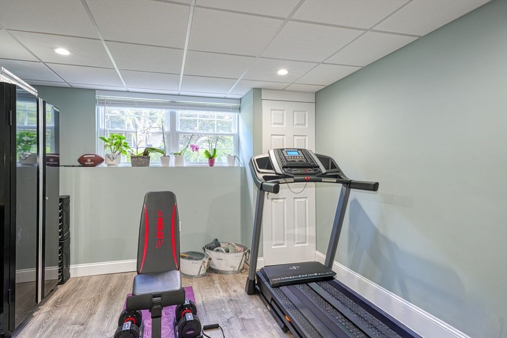 Fitness Equipment, Interior, Recessed Lighting, Wood Texture Flooring