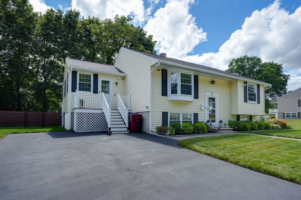 Attached, Exterior, Facade, Raised Ranch