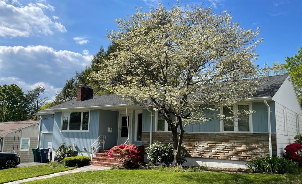 Exterior, Facade, Cape Cod