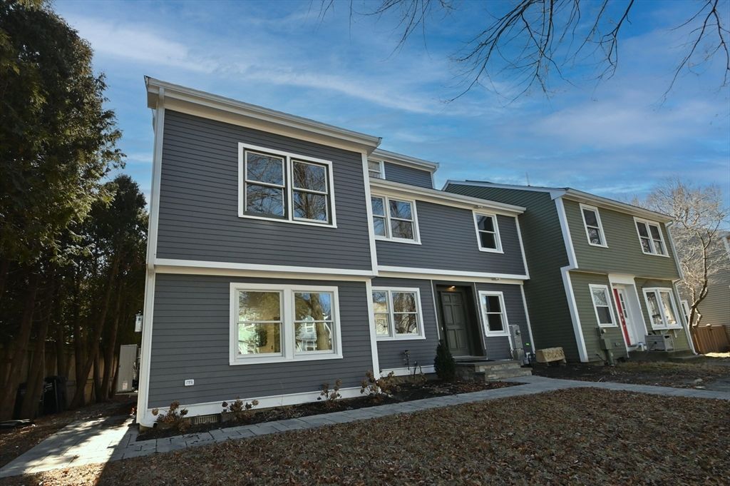 Exterior, Facade, Rowhouse