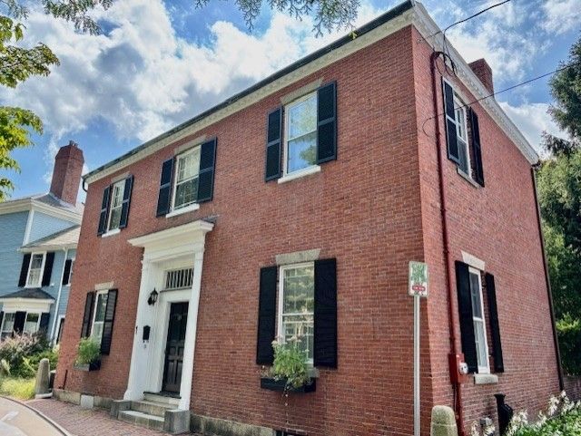 Exterior, Facade, Brick Facade, Rowhouse