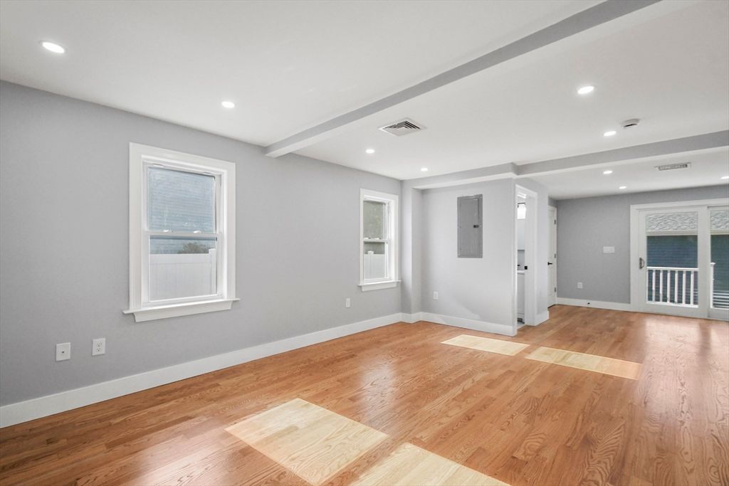 Empty room, Interior, Recessed Lighting, Wood Texture Flooring