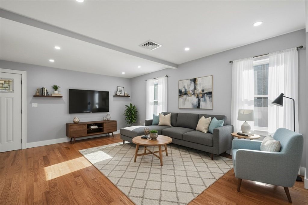 Interior, Living room, Recessed Lighting, Wood Texture Flooring