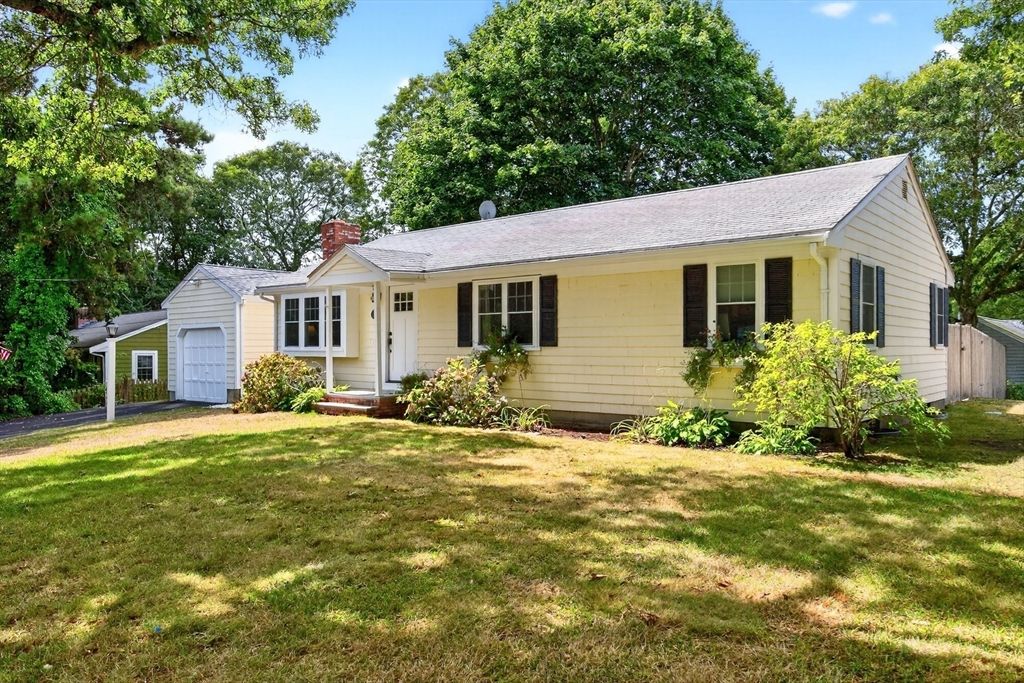 Attached, Detached Garage, Exterior, Facade, Cape Cod