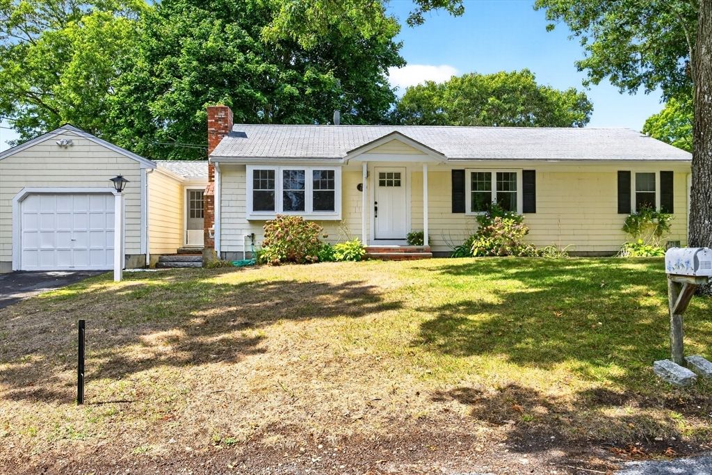 Attached, Detached Garage, Exterior, Facade, Ranch