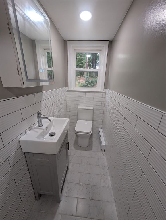 Bathroom, Interior, Marble, Recessed Lighting