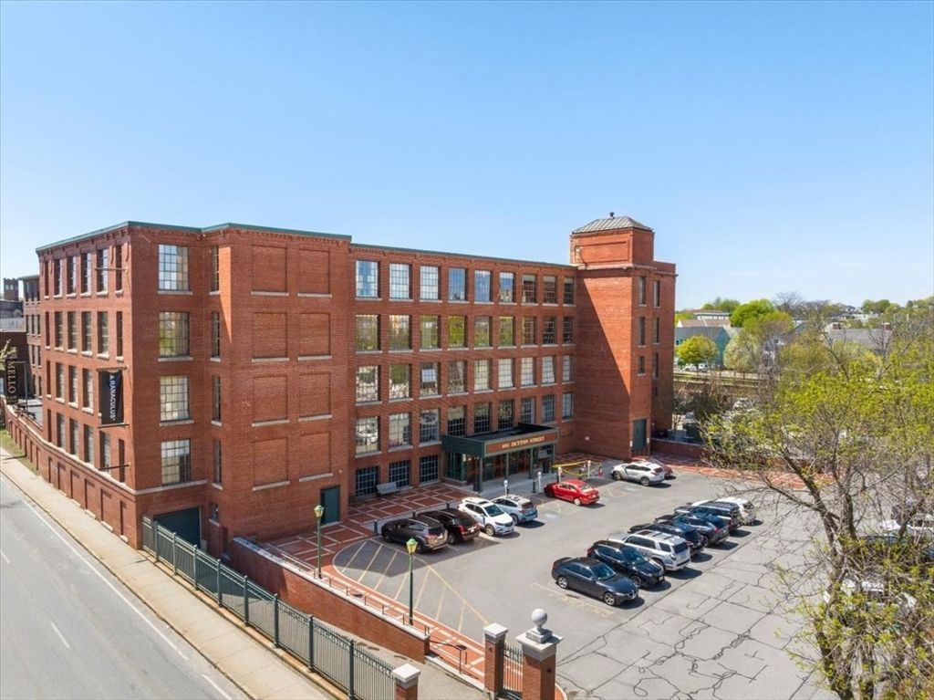 Exterior, Facade, Condo Building