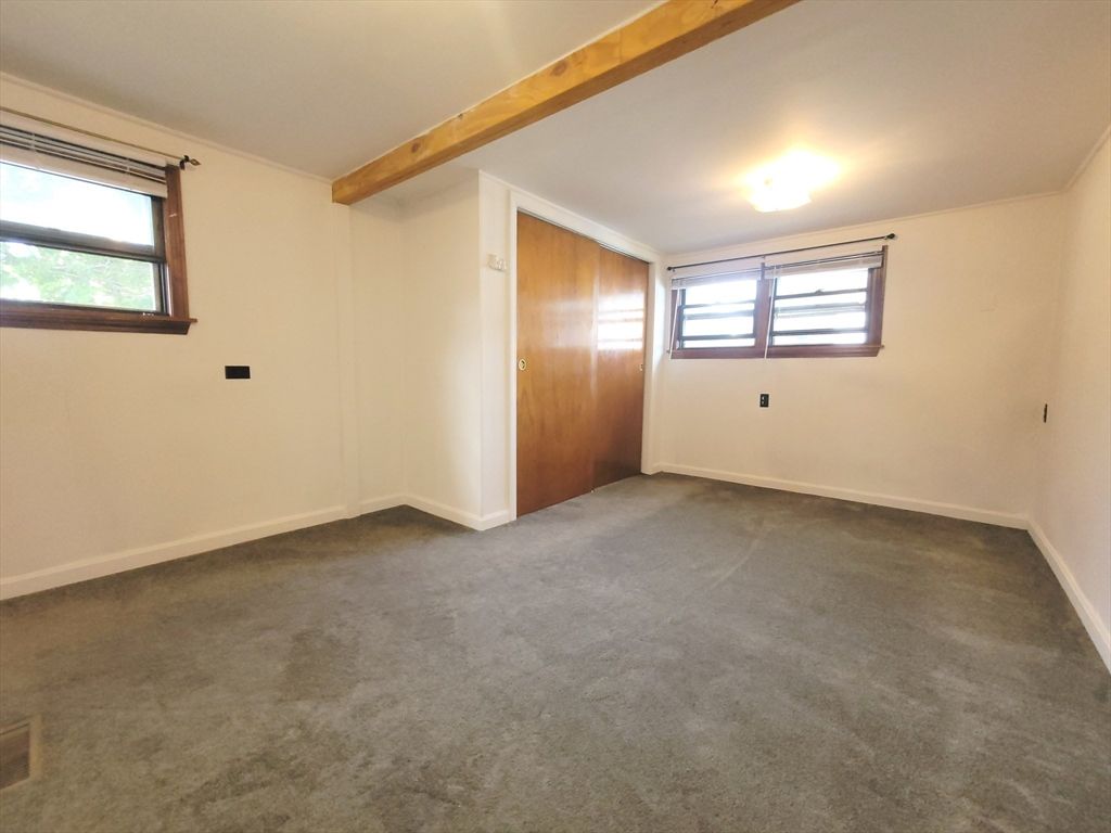 Empty room, Interior, Wooden Beams