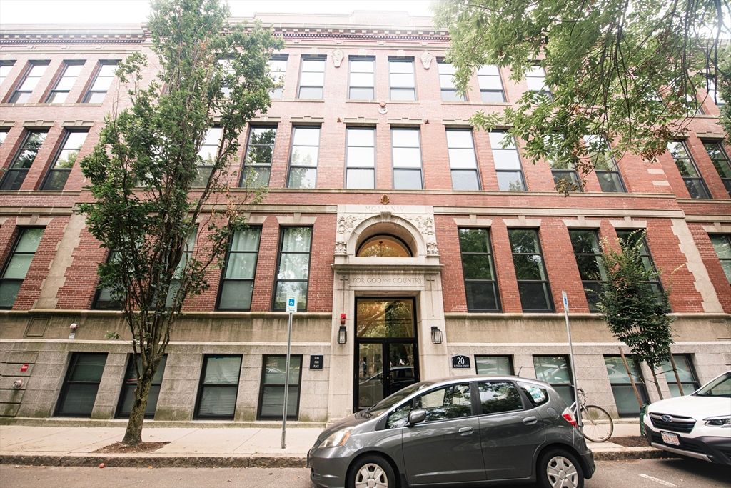 Exterior, Facade, Brick Facade, Rowhouse