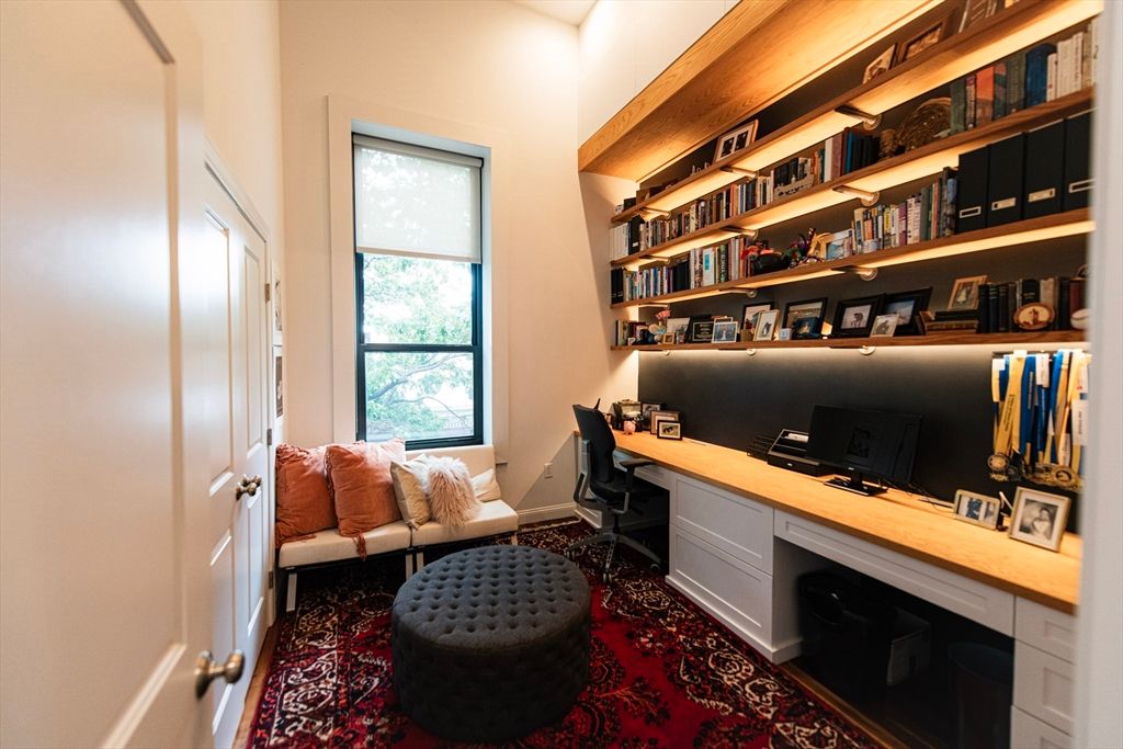 Home Office, Interior