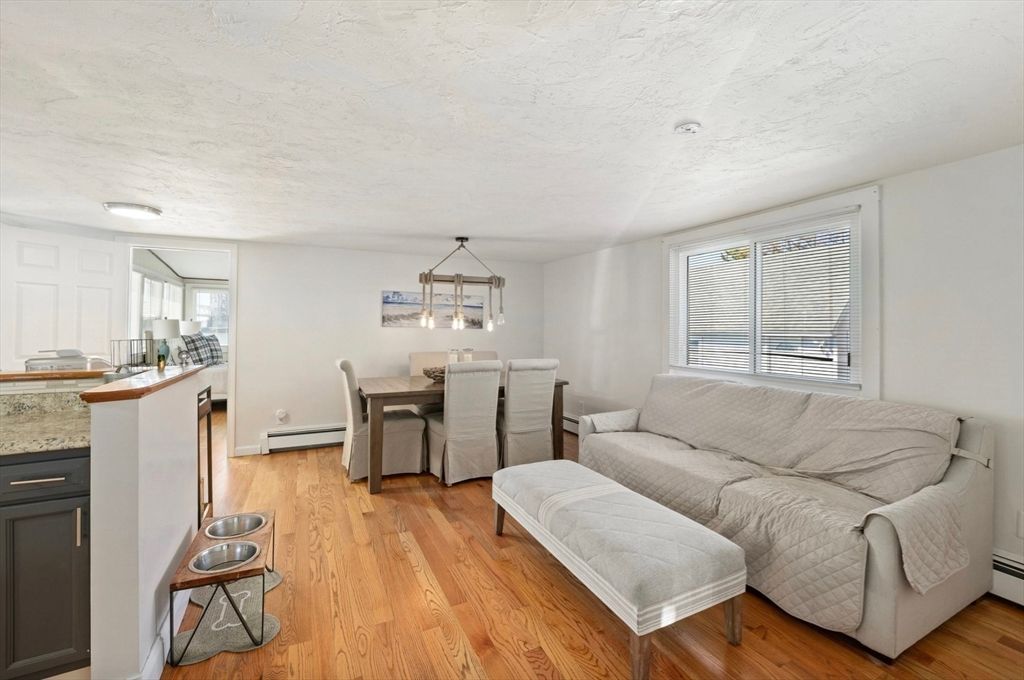 Dining room, Interior, Living room, Pendant Lights, Recessed Lighting, Wood Texture Flooring
