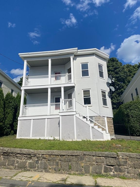 Exterior, Facade, Rowhouse