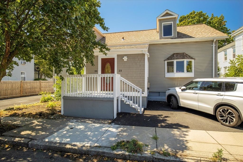 Exterior, Facade, Cape Cod