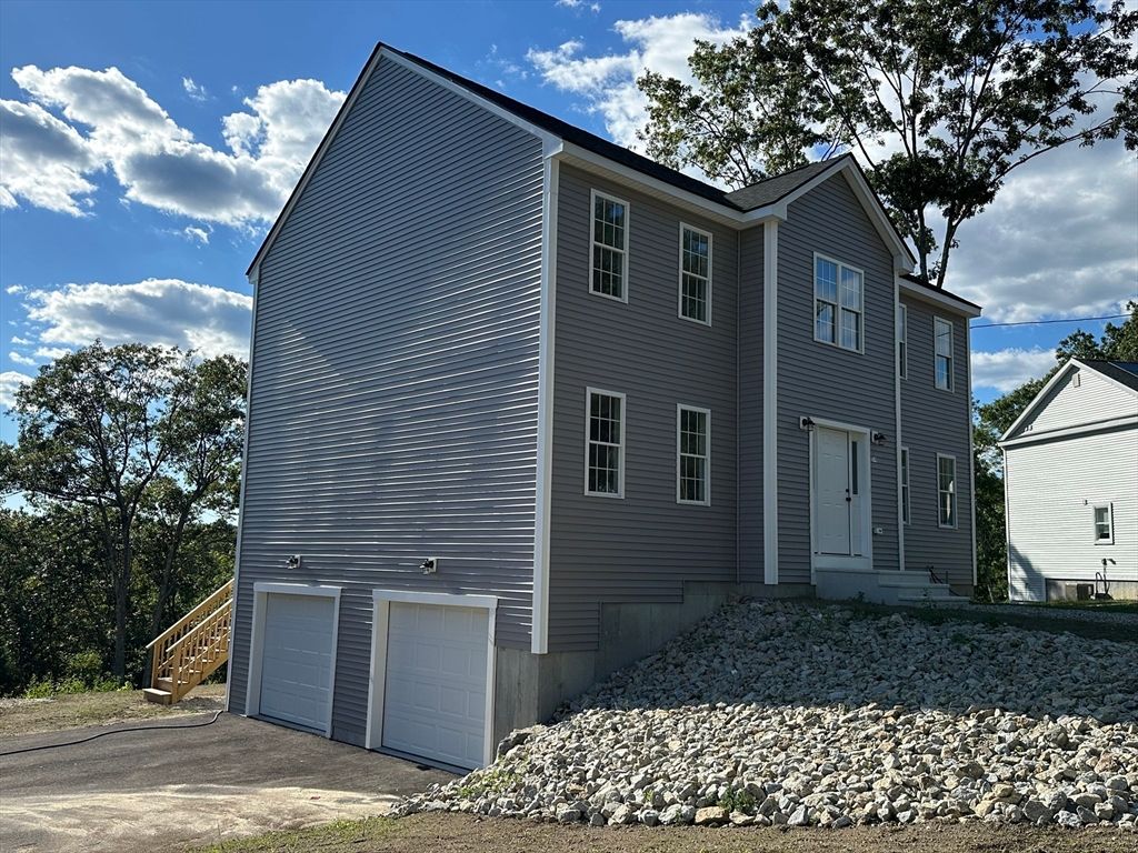 Attached, Exterior, Facade, Rowhouse