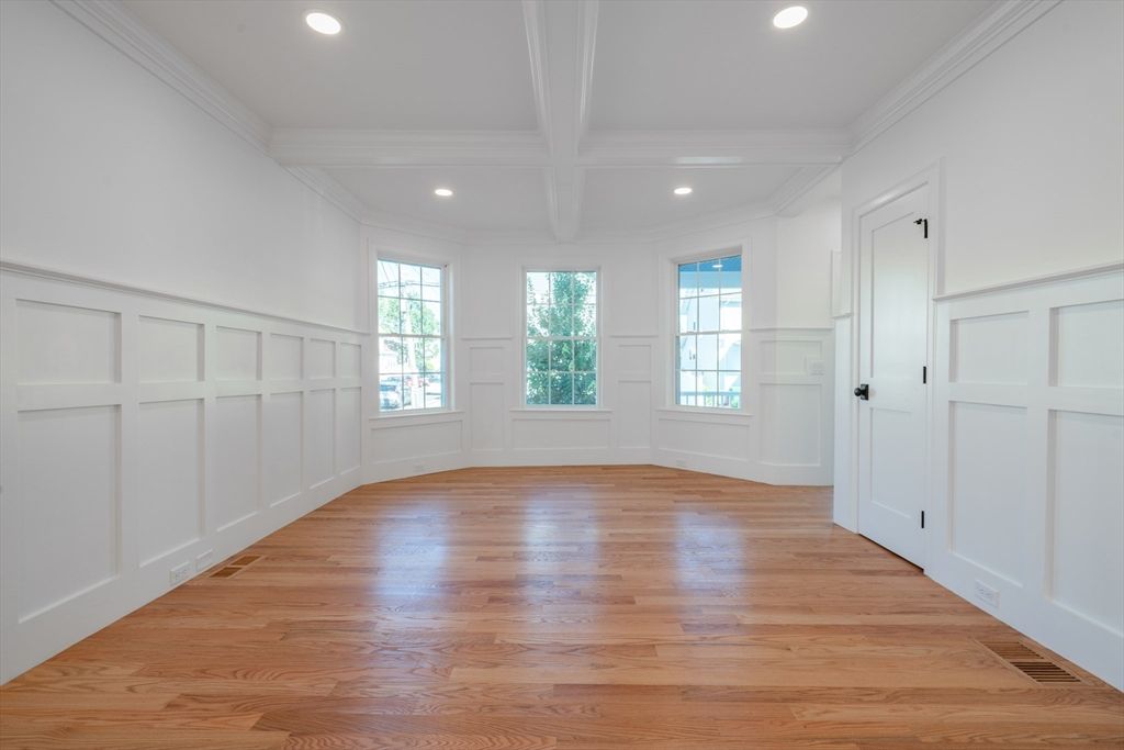 Empty room, Interior, Recessed Lighting, Wood Texture Flooring