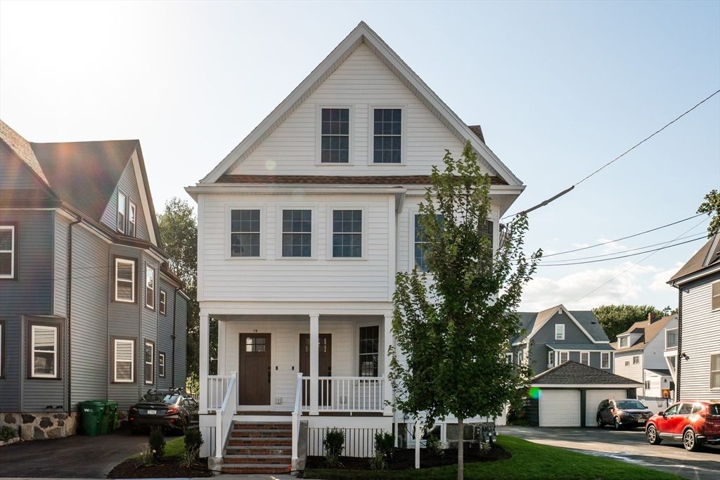 Exterior, Facade, Queen Anne Victorian