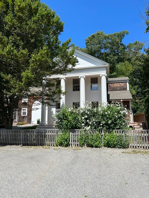Exterior, Facade, American Foursquare