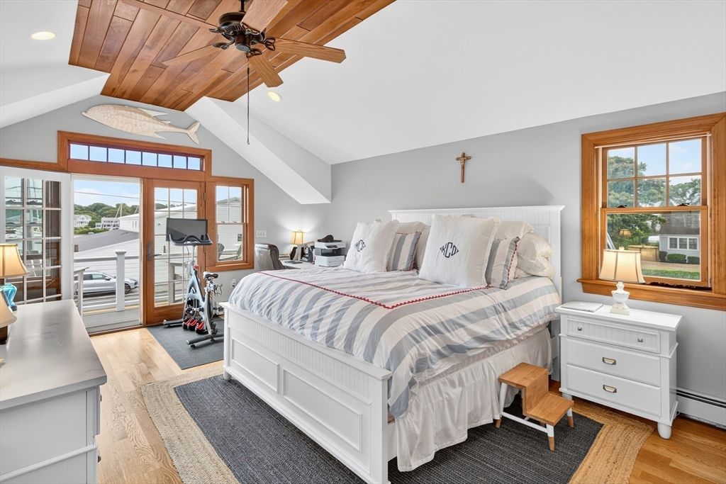 Bedroom, Fitness Equipment, Interior, Recessed Lighting, Wood Texture Flooring