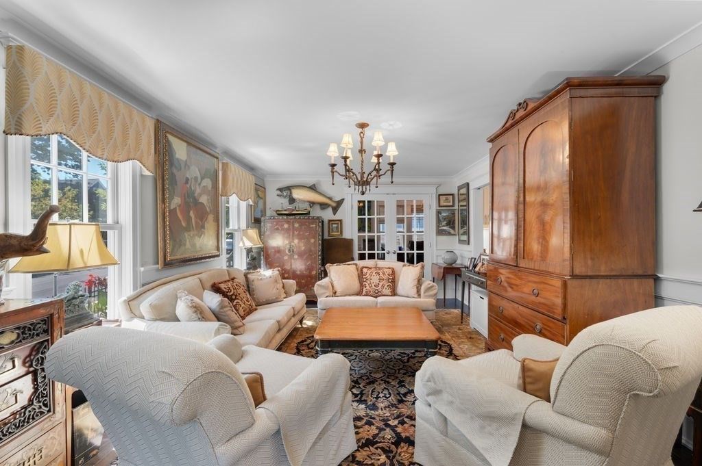 Chandelier, Interior, Living room