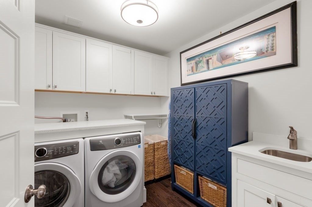 Interior, Washer, Wood Texture Flooring