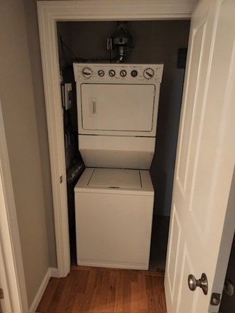 Interior, Utility Closets, Washer, Wood Texture Flooring