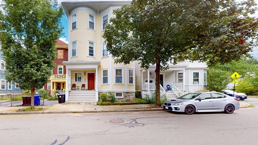 Exterior, Facade, Queen Anne Victorian
