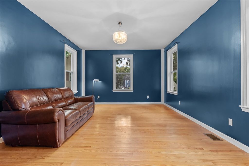 Empty room, Interior, Pendant Lights, Wood Texture Flooring