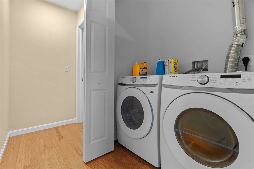Interior, Utility Closets, Washer, Wood Texture Flooring