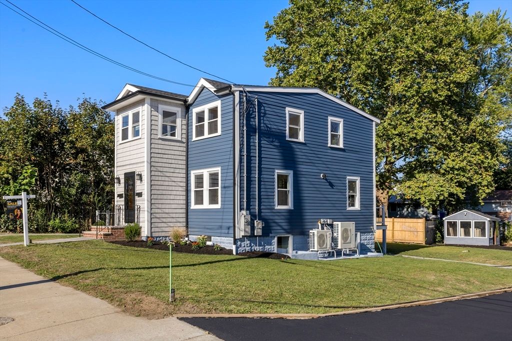 Exterior, Facade, Queen Anne Victorian