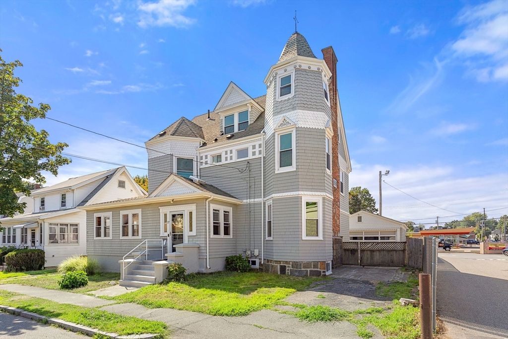 Exterior, Facade, Queen Anne Victorian