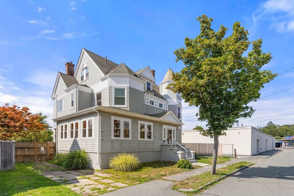 Exterior, Facade, Queen Anne Victorian