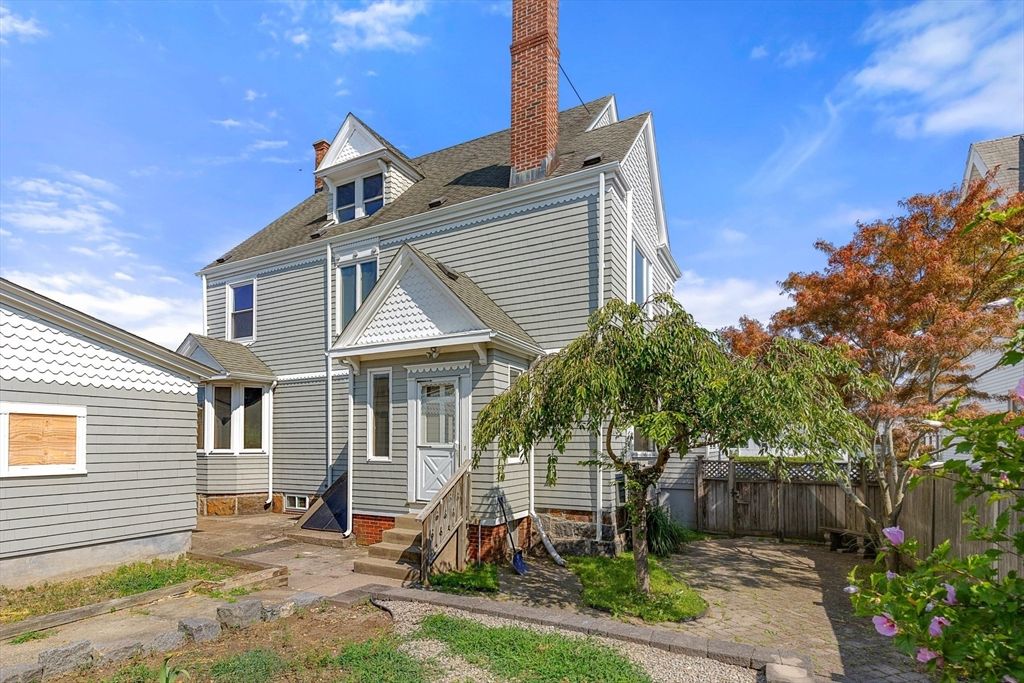 Exterior, Facade, Queen Anne Victorian
